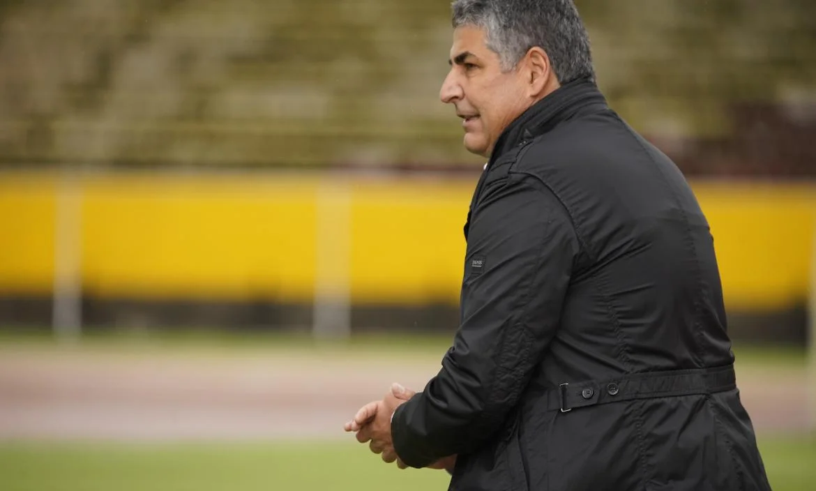 Santiago Escobar insiste por otro jugador ecuatoriano para la U de CHile