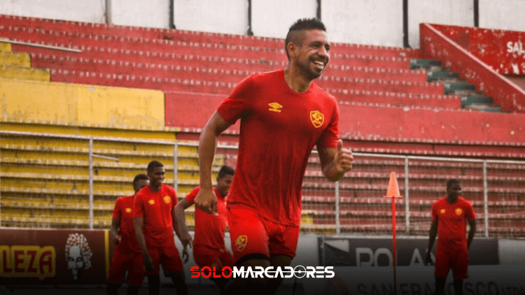 Con doblete de Víctor Figueroa, Aucas venció a Universitario en su fiesta