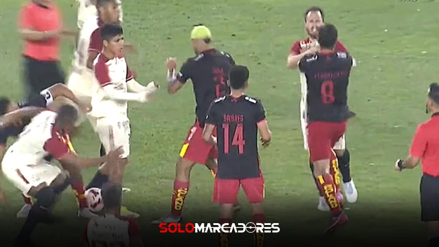 Tremenda bronca en el Universitario vs. Aucas por la Noche Crema