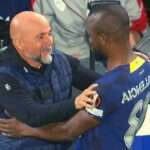 La rivalidad se detiene por un momento: Sampaoli y Valencia se abrazan en la Europa League (VIDEO) 4 La rivalidad se detiene por un momento Sampaoli y Valencia se abrazan en la Europa League (VIDEO)