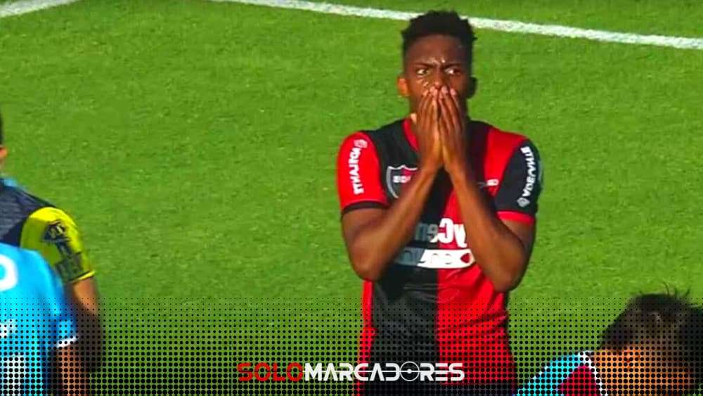 Djorkaeff Reasco causa revuelo en rueda de prensa en Argentina (VIDEO)