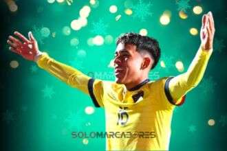 Kendry Páez De promesa del fútbol a Papá Noel en su comunidad (VIDEO)