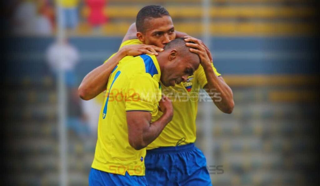 ¡El legado continúa! 👏 Roger Benítez, hijo del legendario Chucho, brilló con un golazo en la final Sub 15 de México 2 "Siempre Serás el Número 11": Antonio Valencia recuerda a Christian Benítez