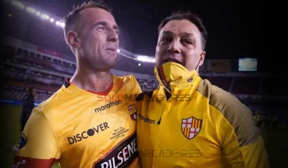La reacción de Alfaro Moreno ¿Así se despide a una leyenda? al ver a Damián Díaz solo en el aeropuerto