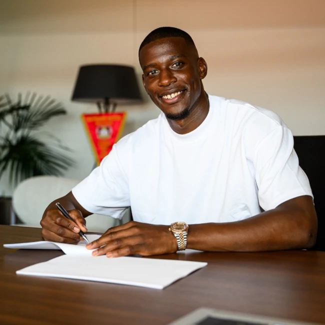 ¿Competencia para Piero Hincapié? Bayer Leverkusen refuerza su defensa con fichaje del PSG