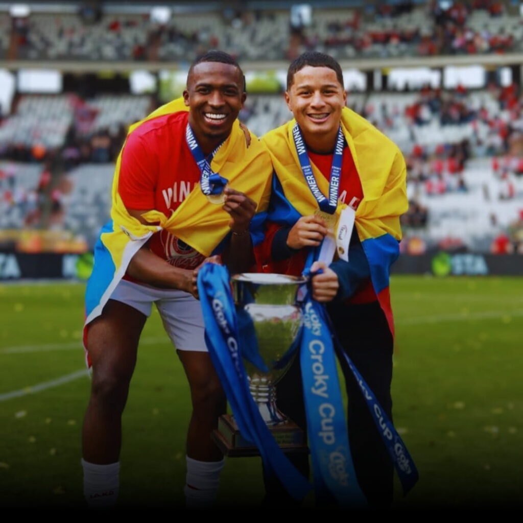 🏆 Willian Pacho suma un título más a su carrera con el PSG en la Supercopa de Francia🔴🔵