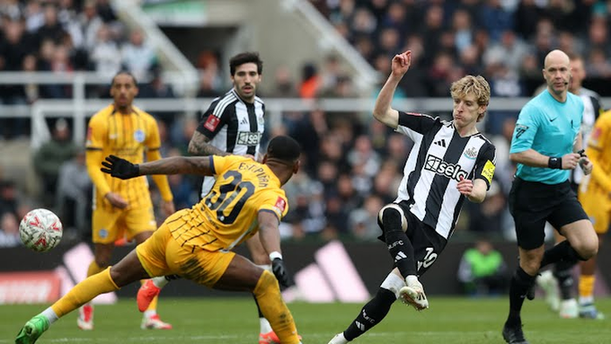 ⚽️¡Pervis Estupiñán y el Brighton hacen historia en la FA Cup!📈🌟