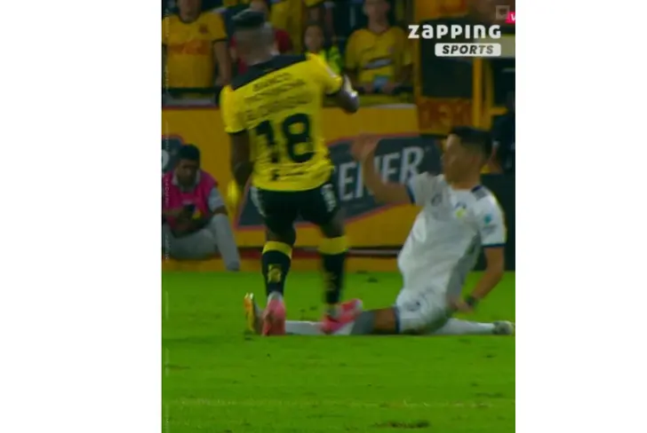 Polémica en el Monumental: La dura falta de Carabalí que pudo cambiar el partido entre Barcelona SC y Delfín