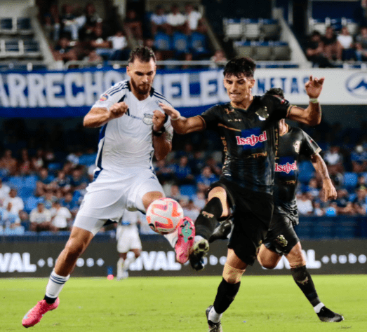 ¡Un zurdazo que congeló el Capwell! Cristian Alemán le roba el triunfo a Emelec 23 ¡Un zurdazo que congeló el Capwell! Cristian Alemán le roba el triunfo a Emelec