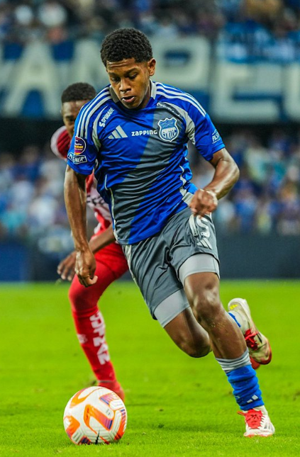 ¡Por poco se va! La historia oculta detrás del debut récord de Luis Fragozo en Emelec