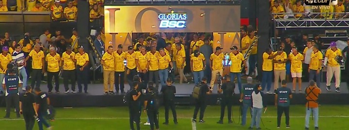 ¡Fiesta y goleada en Guayaquil! El Barcelona SC brilló en su noche más especial