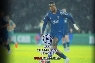 Willian Pacho vivió una montaña rusa ante el Aston Villa