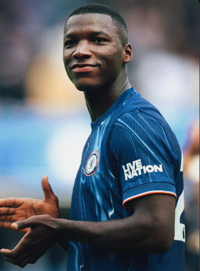 ¿Por qué Moisés Caicedo fue al banco en un partido clave del Chelsea?