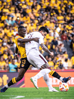 ¡Polémica y pasión en el Monumental! El doblete de Gabriel Cortez que desató el escándalo en el Centenario de Barcelona SC 1 ¡Polémica y pasión en el Monumental! El doblete de Gabriel Cortez que desató el escándalo en el Centenario de Barcelona SC