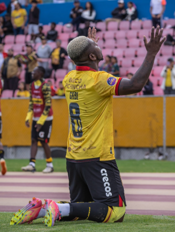 Felipe Caicedo apareció en el momento justo y BSC volvió a lo más alto