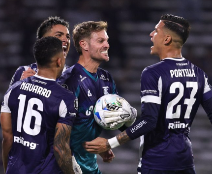 ¡Javier Burrai frustró a Paolo Guerrero y el sueño de Alianza Lima se apaga en Córdoba!