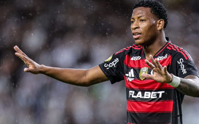 ¡Escándalo en el fútbol ecuatoriano! Flamengo denuncia a la FEF por convocar a Gonzalo Plata lesionado