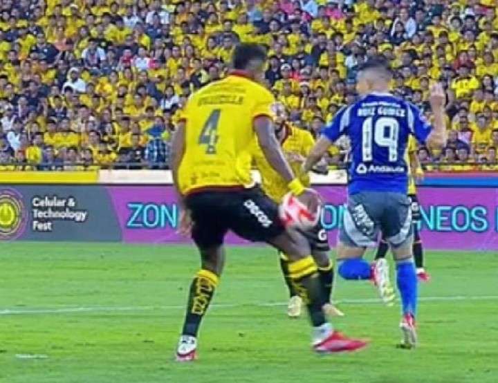 ¿Justicia en duda? Las jugadas que encendieron el Clásico del Astillero 23 ¿Justicia en duda? Las jugadas que encendieron el Clásico del Astillero