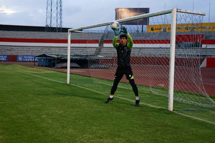 ¿Simple error o algo más? El increíble blooper que terminó en gol para Vargas Torres y puso en jaque a la Serie B