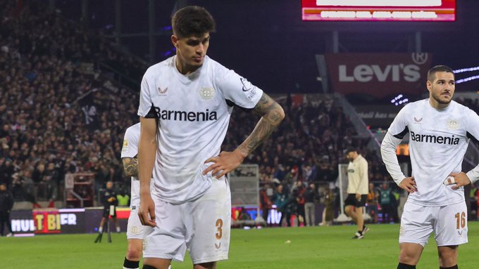 ¿Error que marca el adiós? El autogol de Piero Hincapié que dejó sin Bundesliga al Leverkusen