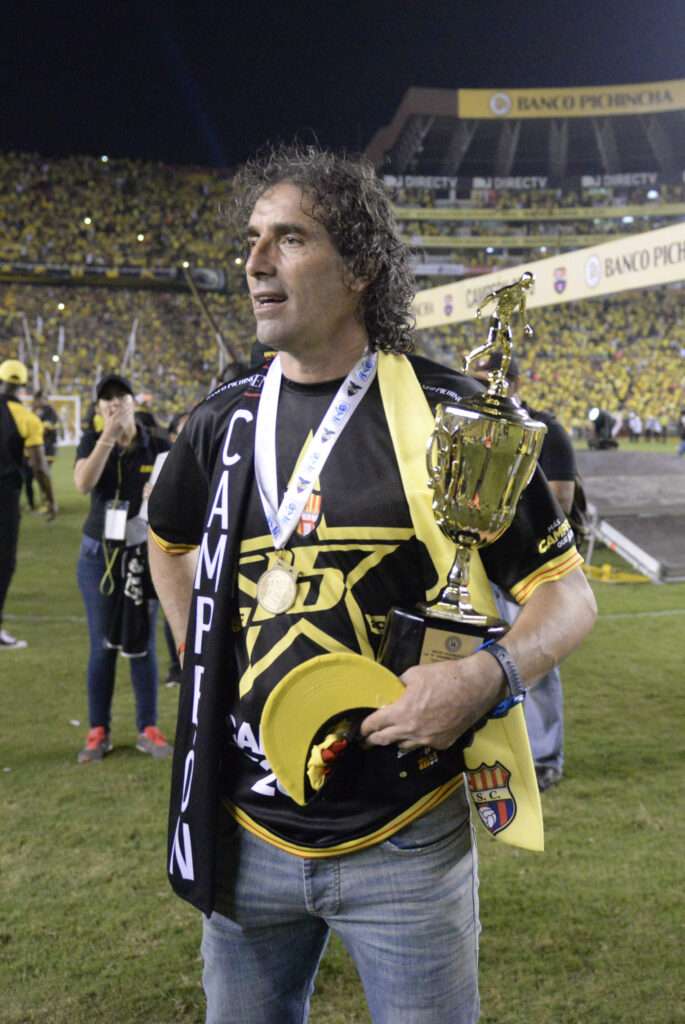 ¡El entrenador más querido por BSC aterriza en Europa! Guillermo Almada firma con el Real Valladolid 1 ¡El entrenador más querido por BSC aterriza en Europa! Guillermo Almada firma con el Real Valladolid