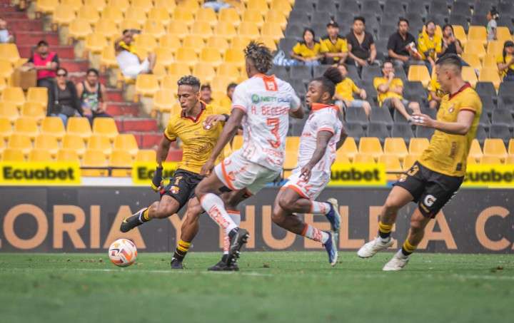 Libertad FC le arranca un empate milagroso a Barcelona SC en el último minuto 23 Libertad FC le arranca un empate milagroso a Barcelona SC en el último minuto