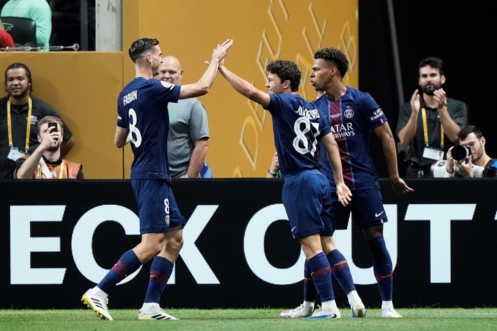 ¡Gigante y tricolor! Willian Pacho y la goleada del PSG sobre el Inter Miami de Messi