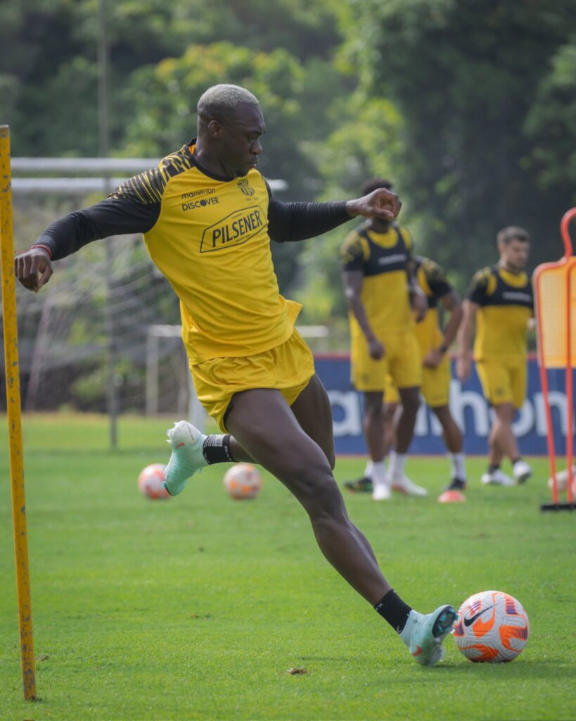 ¡El regreso del Panterone! Barcelona SC se alista con Felipe Caicedo como líder ante el Manta FC 2 ¡El regreso del Panterone! Barcelona SC se alista con Felipe Caicedo como líder ante el Manta FC