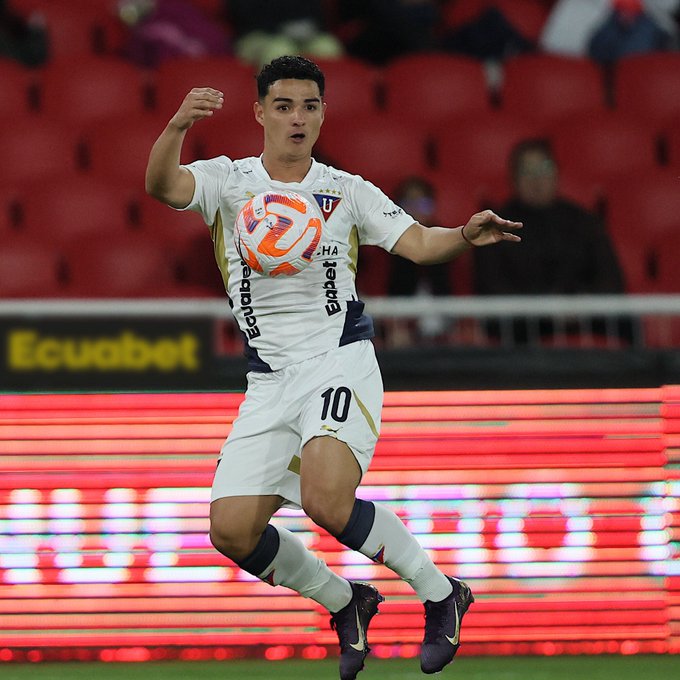 ¡Alerta en el fútbol ecuatoriano! Liga de Quito reconoce sanción FIFA, pero promete solución inmediata 1 ¡Alerta en el fútbol ecuatoriano! Liga de Quito reconoce sanción FIFA, pero promete solución inmediata