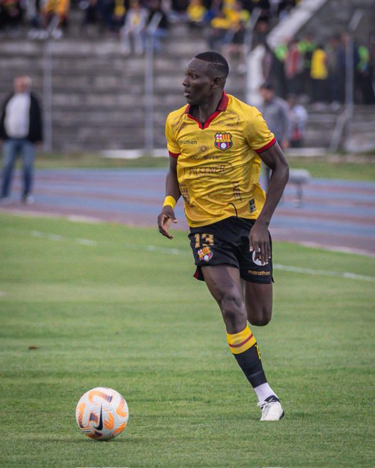 ¡Renace el Ídolo! Jánner Corozo calla críticas con hattrick y Barcelona SC humilla en Riobamba