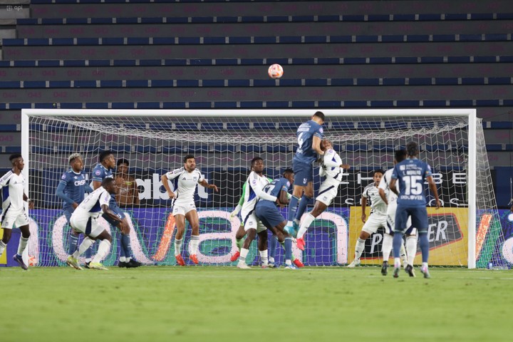 ¡Christian Cueva marcó como crack, pero Emelec dejó escapar el triunfo y sigue en el abismo! 1 ¡Christian Cueva marcó como crack, pero Emelec dejó escapar el triunfo y sigue en el abismo!