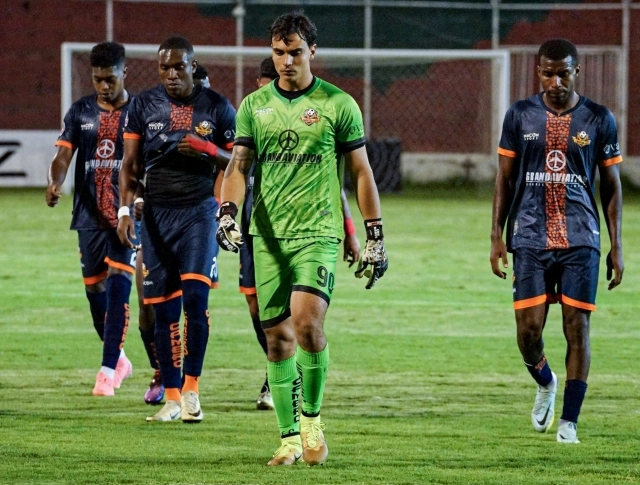 ¡Nuevo guardián del arco Negriazul! Eduardo Bores es refuerzo de Independiente del Valle