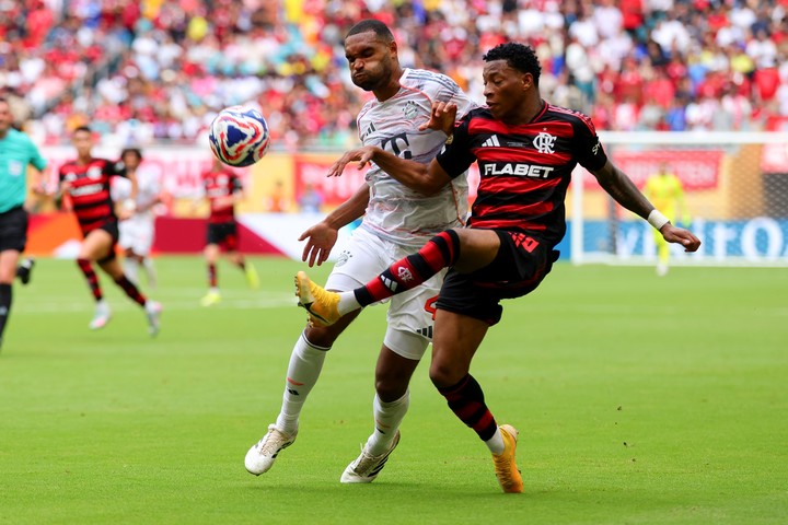 Gonzalo Plata se plantó ante Jonathan Tah en el Mundial de Clubes