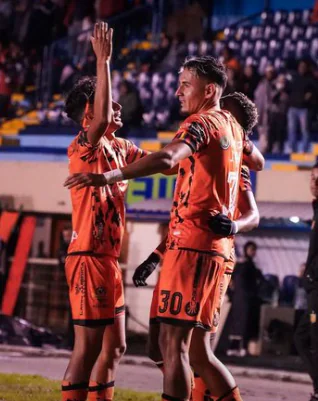 Libertad venció a Deportivo Cuenca y trepan en la tabla