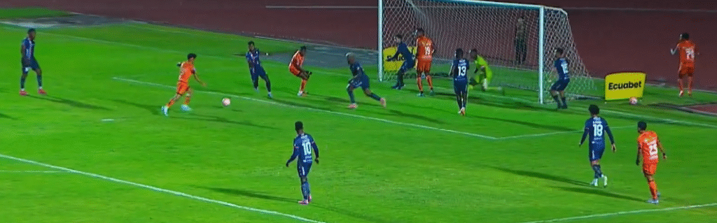 ¿Estaba adelantado? Polémico gol para el empate de Libertad ante El Nacional