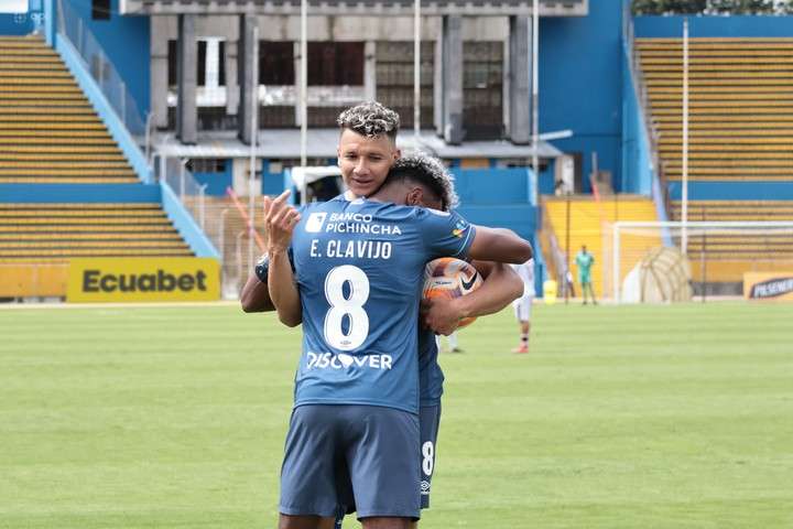 ¡Goleada salvadora! Universidad Católica rompe su mala racha y sueña con el hexagonal