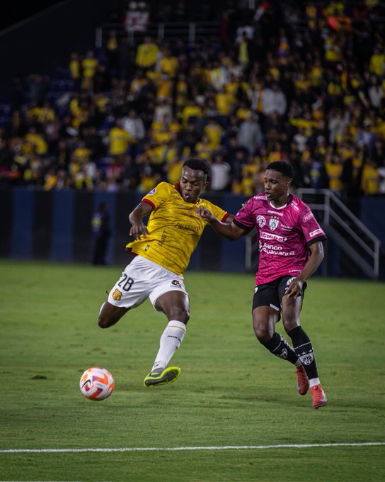 ¡Choque de gigantes! Independiente del Valle y Barcelona SC empatan en un duelo que encendió pasiones