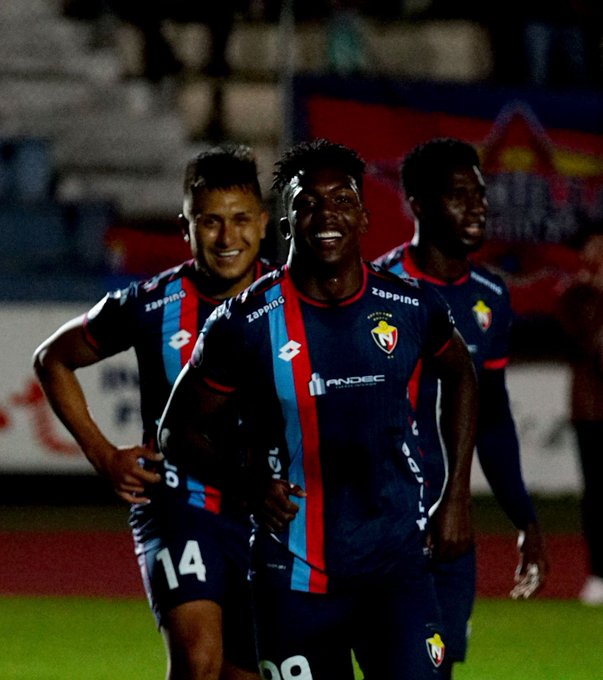 El Nacional y Libertad protagonizaron un duelo inolvidable en La Cocha que terminó en empate