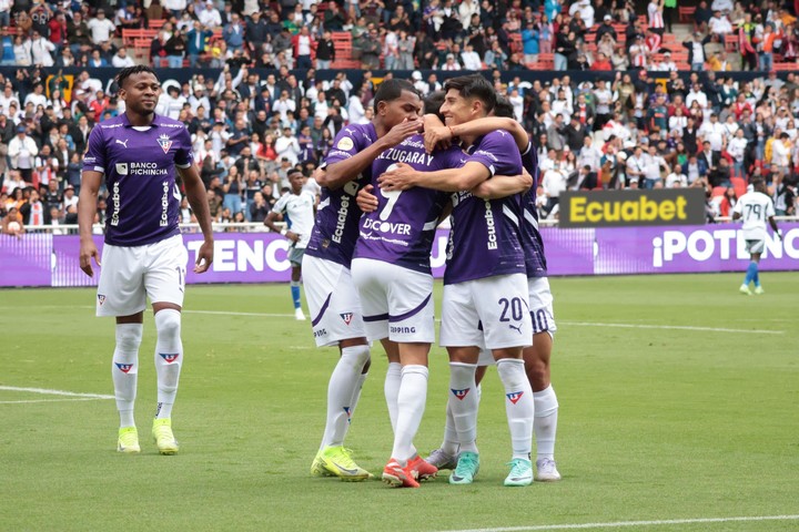 Liga de Quito le gana a Emelec y no pierde de vista al líder