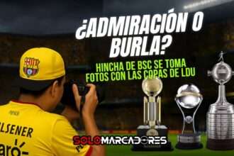 Hincha de Barcelona se sacó fotos con las copas internacionales de Liga de Quito