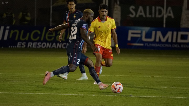 Aucas vs El Nacional, en Ambato, por la LigaPro (API).