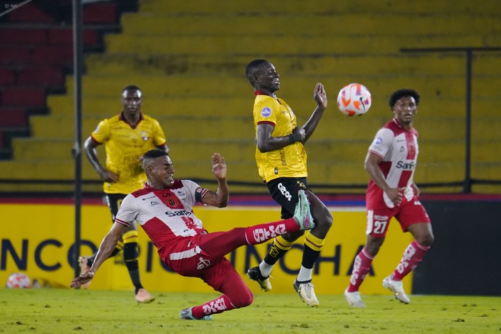 Barcelona vs Técnico Universitario por la LigaPro. (API)