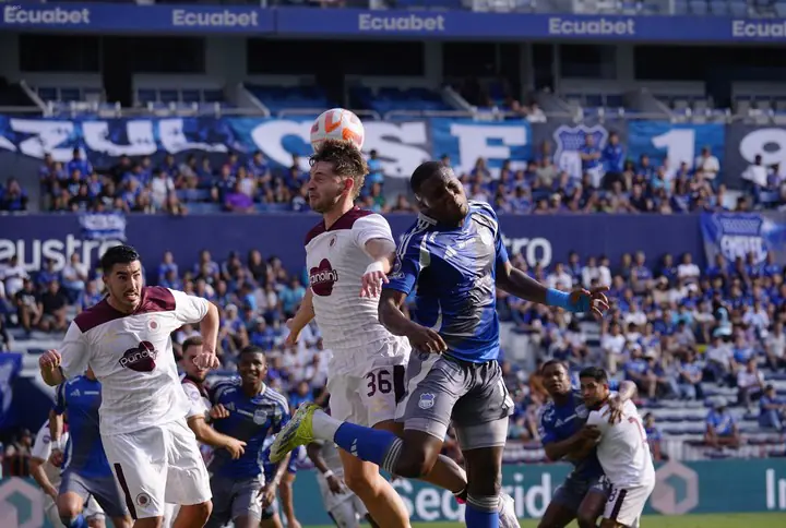 ¡El Bombillo se enciende! Emelec vence a Vinotinto y revive en el fútbol ecuatoriano