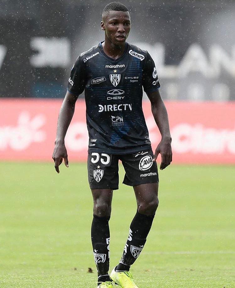 El DT internacional que eligió a Moisés Caicedo