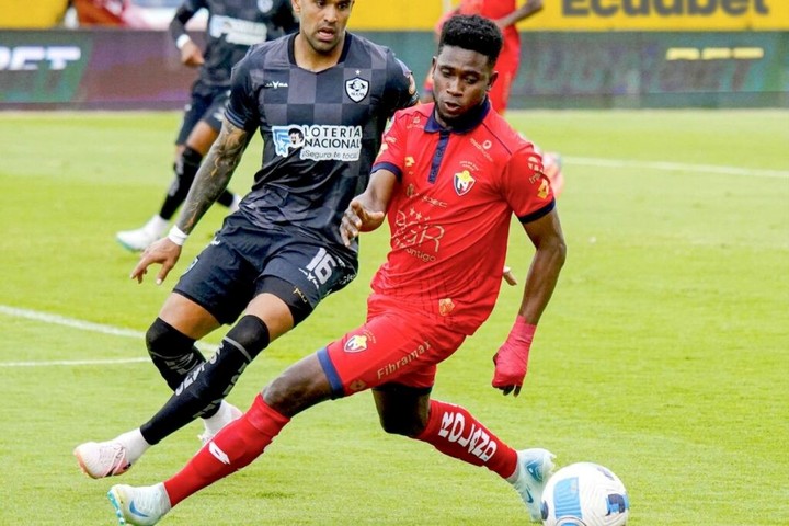 Jonathan Borja dispara contra Loor