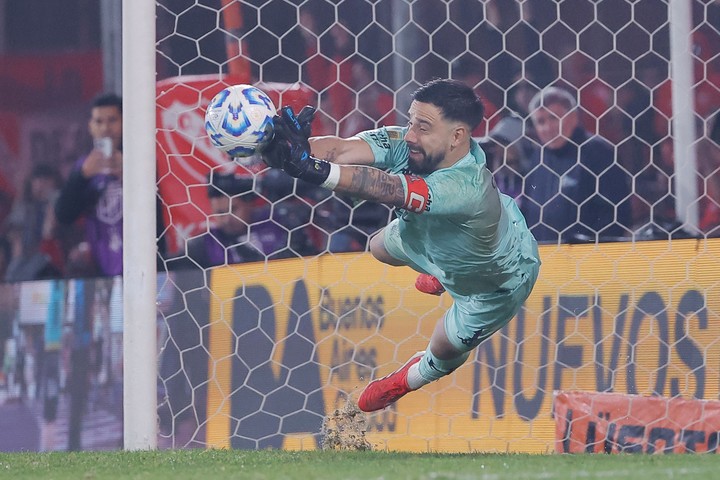 A un mes de las Eliminatorias: Beccacece recupera a un titular clave 2 Hernán Galíndez