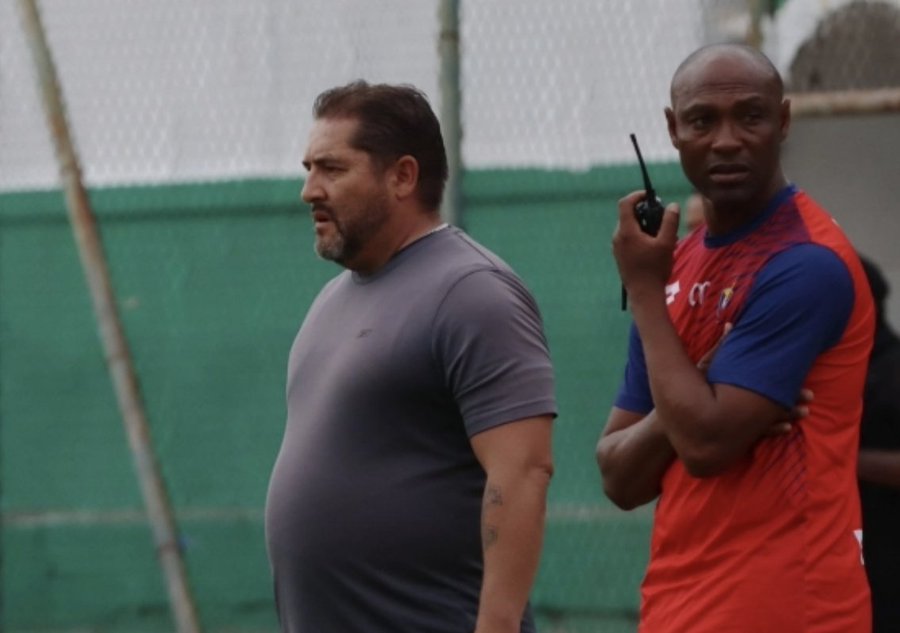 Juan Carlos Pérez calentó el duelo