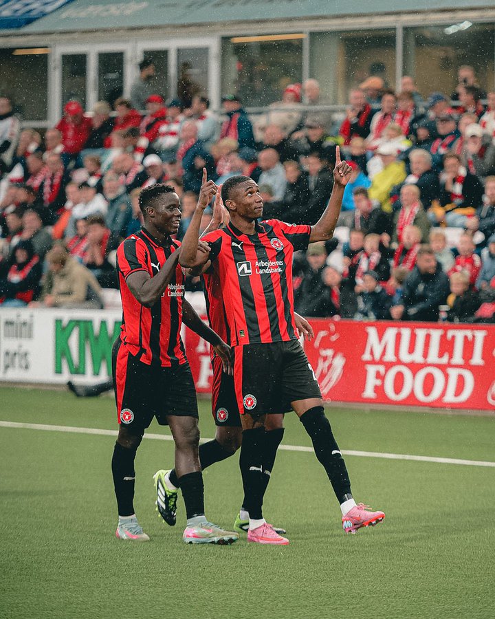 Denil Castillo marca su primer gol