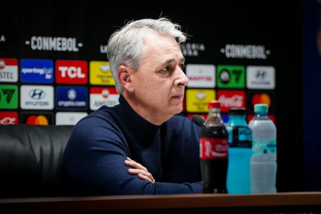 Tiago Nunes: “Liga clasifica porque es un equipo campeón, con 5 copas en su pecho”