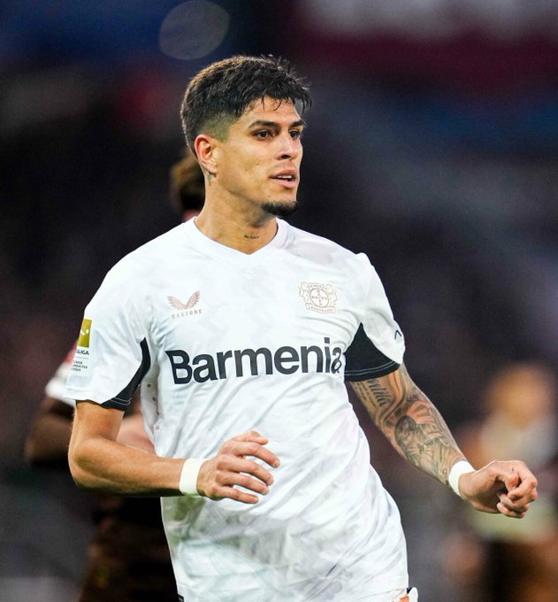 Dónde se ubica Piero Hincapié en el ranking